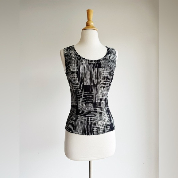 VINTAGE NICOLA Black and White Crinkle Pleat Tank Top Small - Picture 2 of 7